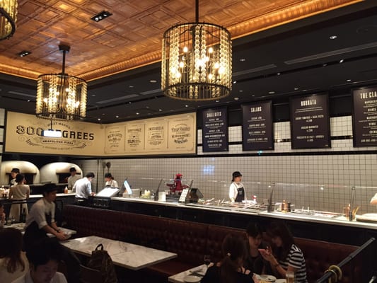 800 Degrees Neapolitan Pizzeria NEWoMan by null