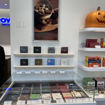 ROYCE' Chocolate - Chocolatiers & Shops Near Me - Tukwila, Washington
