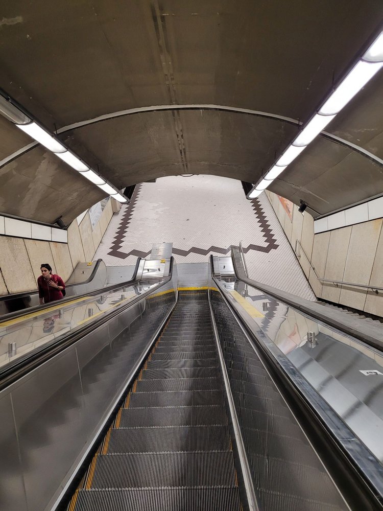 MÉTRO PLAMONDON Updated September 2024 6250 Avenue Victoria