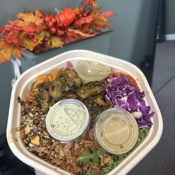 sweetgreen - Healthy Salads, Wraps, and Bowls - Seasonal Autumn Harvest Salad - Salad Near Me - Northbrook, Illinois