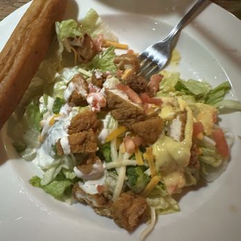 Applebee's Grill + Bar - Crispy Chicken Strip Salad - American Near Me - Rapid City, South Dakota