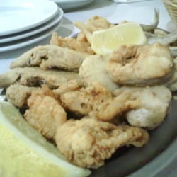 La Langosta Rodri - Frito variado de pescado para 2. Algo escaso para mi gusto, pero muy rico. Todo muy fresco