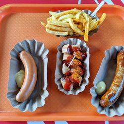 Konnopke's Imbiß - 07/04/22  Currywurst Bratwurst Bockwurst Fries