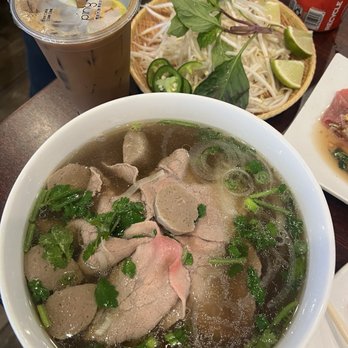 Com Ga Ninh Kieu - Rare steak pho with beef balls - Vietnamese Near Me - Atlantic City, New Jersey Com Ga Ninh Kieu - Rare steak pho with beef balls - Vietnamese Near Me - Atlantic City, New Jersey