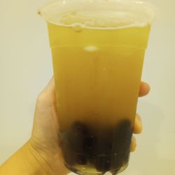 Bulles Et Creme - Small lychee green tea $5.50 with tapioca additional $1.