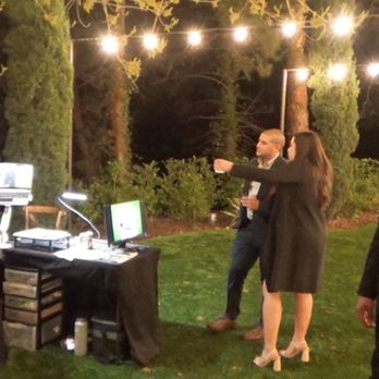Falkner Winery - Faulkner Winery Wedding Guests Watching Jess Perna Artist - Wineries Near Me - Temecula, California