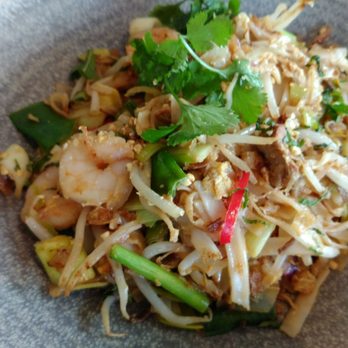 Wagamama - This was the Pad Thai hubby had with prawns. He's another big eater but felt it was a decent portion - Japanese Near Me - London, XGL Wagamama - This was the Pad Thai hubby had with prawns. He's another big eater but felt it was a decent portion - Japanese Near Me - London, XGL