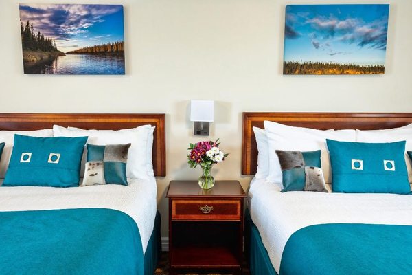 Royal Inn + Suites by null