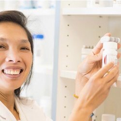 Uyen Tran Pharmacist