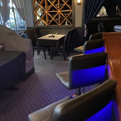 Choplin's Restaurant - Lil bar seating