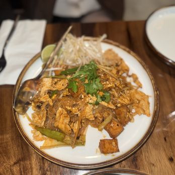 Ben Thai Cafe - Pad Thai with chicken tasted - Thai Near Me - San Francisco, California Ben Thai Cafe - Pad Thai with chicken tasted - Thai Near Me - San Francisco, California