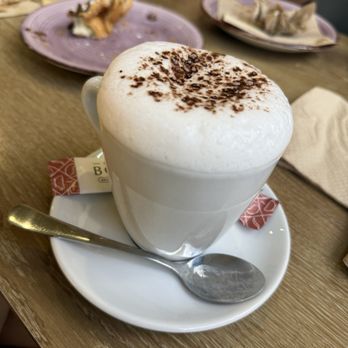 La Pausa - Capuccino - Dive Bars Near Me - Barcelona, B La Pausa - Capuccino - Dive Bars Near Me - Barcelona, B