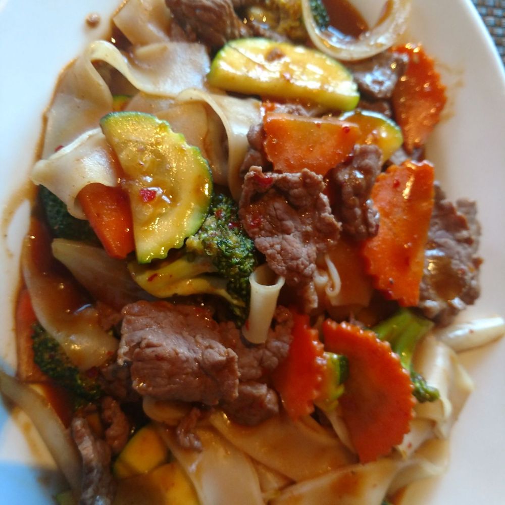 Sukhothai - Beef drunken noodles - Thai Near Me - Lancaster, Pennsylvania Sukhothai - Beef drunken noodles - Thai Near Me - Lancaster, Pennsylvania