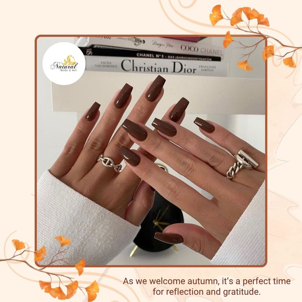 Natural Nails Art Logo