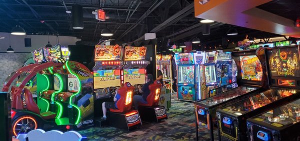 District Eat & Play by null