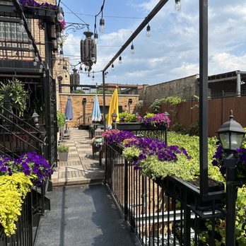 Sultan's Market - a view of the patio area - Mediterranean Near Me - Chicago, Illinois