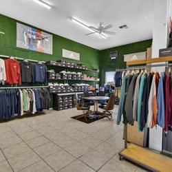 Leader Golf - Golf apparel and shoes in the Leader Golf pro shop