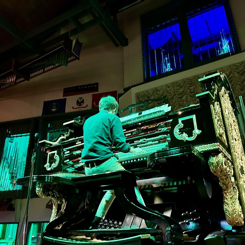 Organ Stop Pizza - Organist playing on the Wurlitzer Theatre Organ - Pizza Near Me - Mesa, Arizona Organ Stop Pizza - Organist playing on the Wurlitzer Theatre Organ - Pizza Near Me - Mesa, Arizona