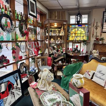 Lola’s Menagerie - Antiques Near Me - Rancocas, New Jersey