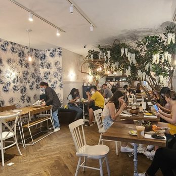 maman - Decor from the front - Coffee & Tea Near Me - New York, New York maman - Decor from the front - Coffee & Tea Near Me - New York, New York