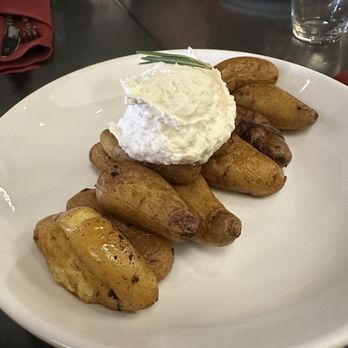Fiasco Pizza - Fingerling potatoes with a Parmesan cream sauce - Beer Bar Near Me - Walla Walla, Washington Fiasco Pizza - Fingerling potatoes with a Parmesan cream sauce - Beer Bar Near Me - Walla Walla, Washington