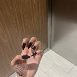 Boutique Nail Cafe - Broken Nail #1