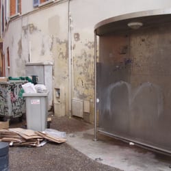 Les Pissotières De La Rue Escoussières
