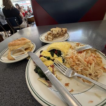 Hubbard Avenue Diner - Popeye Omelette with apple pie - New American Near Me - Middleton, Wisconsin Hubbard Avenue Diner - Popeye Omelette with apple pie - New American Near Me - Middleton, Wisconsin