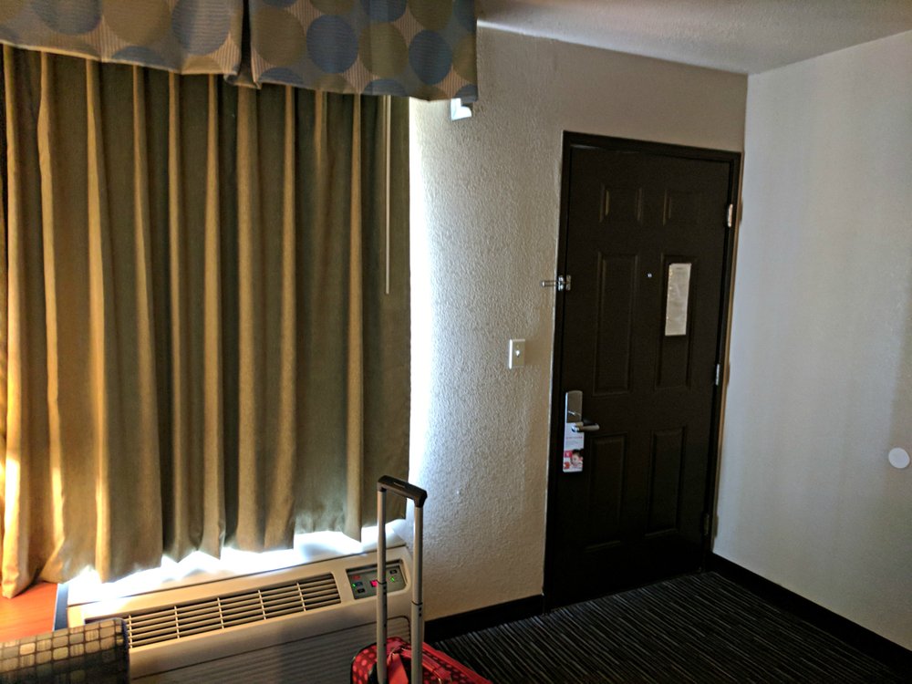 RAMADA INN LOUISVILLE DOWNTOWN NORTH Updated May 2024 15 Photos