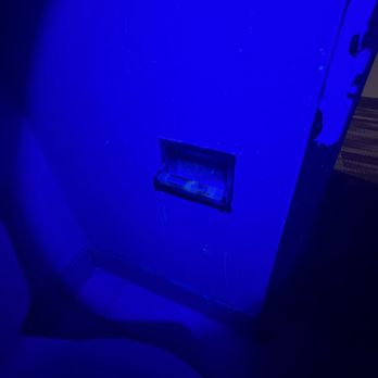 Holiday Lodge - UV light shows spray and drips (urine) on the walls. - Hotels Near Me - Pittsburg, Kansas Holiday Lodge - UV light shows spray and drips (urine) on the walls. - Hotels Near Me - Pittsburg, Kansas