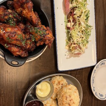 Chef Art Smith's Reunion - Fried green tomatoes, goat cheese biscuits and honey bbq wings. - American Near Me - Chicago, Illinois Chef Art Smith's Reunion - Fried green tomatoes, goat cheese biscuits and honey bbq wings. - American Near Me - Chicago, Illinois