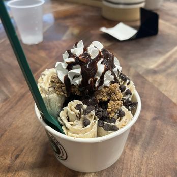 Cream de la Cream - Ice Cream & Frozen Yogurt Near Me - Tampa, Florida