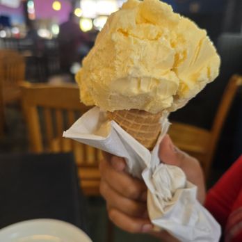 Lindy's Diner - Biggest vanilla ice cream cone ever! - Diners Near Me - Albuquerque, New Mexico