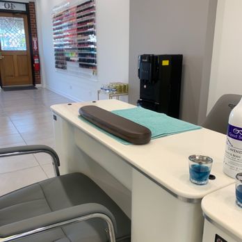 Sugar Nails - Extremely clean - Nail Salons Near Me - Schaumburg, Illinois