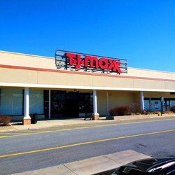 T J Maxx - TJ Maxx Broomall, PA - Storefront