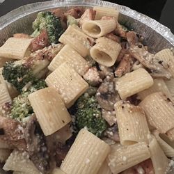 Pasquale’s Naples Pizza and Pasta - Broccoli Chicken Garlic Pasta with Rigatoni
