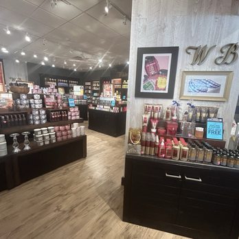 Bath & Body Works - Cosmetics & Beauty Supply Near Me - Chicago, Illinois