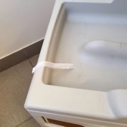 Las Vegas Pain Institute and Medical Center - This paper was on the back of the examination table. After seeing all of this I left and I will never return again.