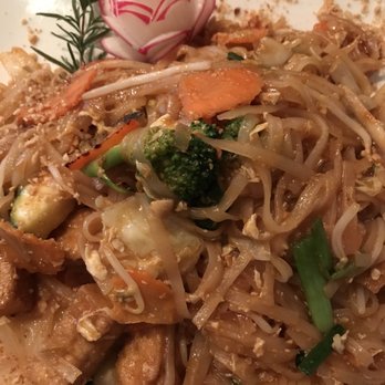 Royal Bistro - Pad-Thai with Tofu and Mix Veg - Asian Fusion Near Me - Norcross, Georgia