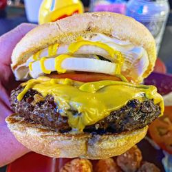 Horseshoe Lounge & Restaurant - Basic Burger
