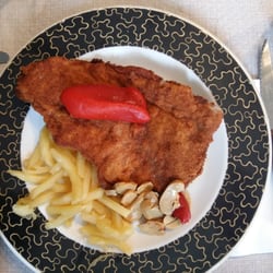 Hotel Rural Casa Pedro - Cachopo con patatas fritas caseras.