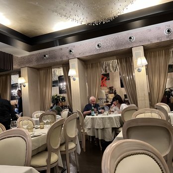 Acqua Pazza - Tables around ours - Italian Near Me - Milan, Michigan