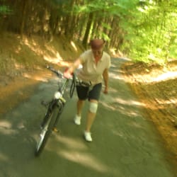 Rimberg am Lahn-Radwanderweg - Wer sein Knie liebt.... Straße auf dem Rimberg