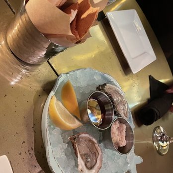 CW's Gin Joint - Raw oysters - Cocktail Bars Near Me - Tampa, Florida CW's Gin Joint - Raw oysters - Cocktail Bars Near Me - Tampa, Florida