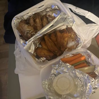Napoli Pizzeria - 6 Piece Parmigiana Chicken Wings and buffalo chicken wings - Pizza Near Me - Las Vegas, Nevada Napoli Pizzeria - 6 Piece Parmigiana Chicken Wings and buffalo chicken wings - Pizza Near Me - Las Vegas, Nevada