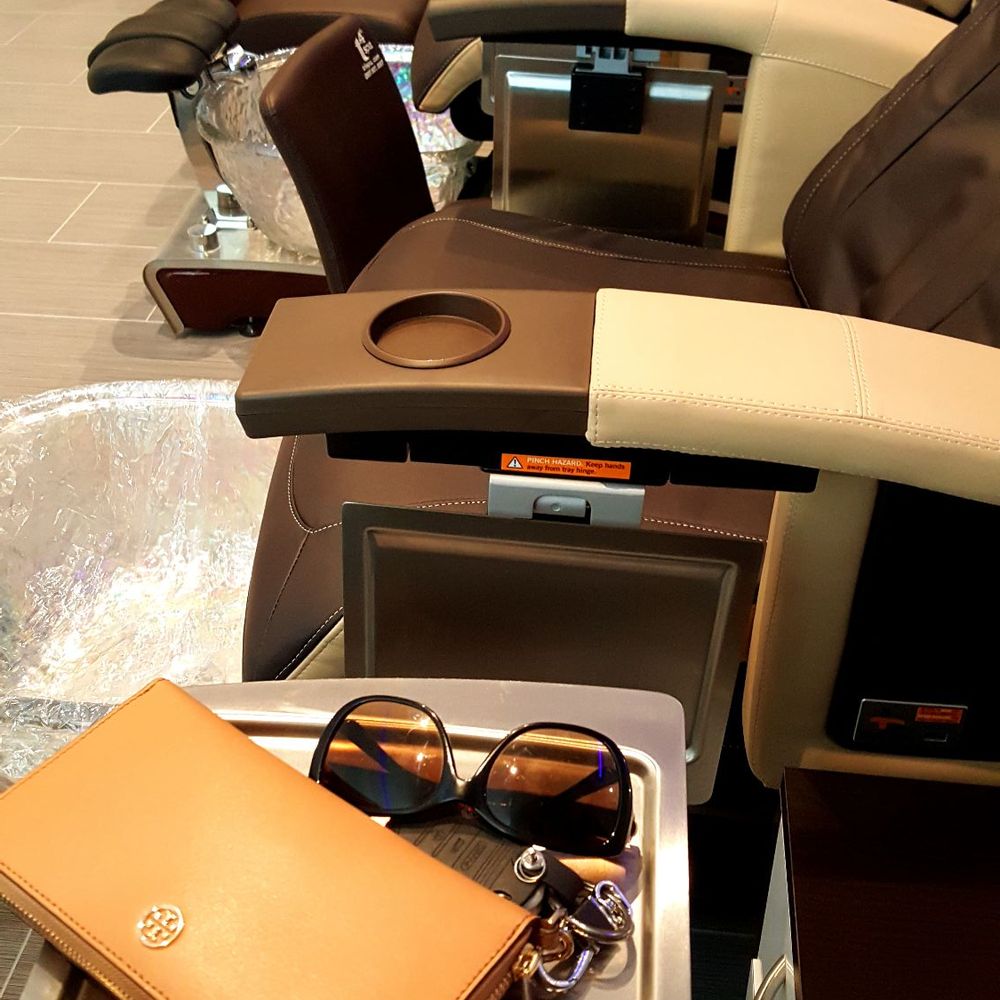 Venetien Nail - Large comfortable pedicare/massage chairs - Nail Salons Near Me - Riverview, Florida Venetien Nail - Large comfortable pedicare/massage chairs - Nail Salons Near Me - Riverview, Florida