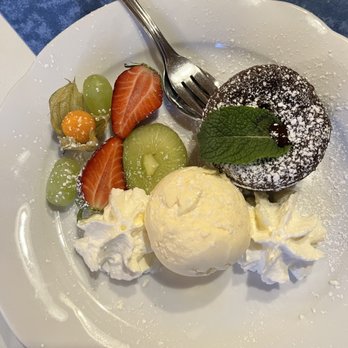 Gaststätte Goldener Hahn - Schokoküchlein mit flüssigem Kern (war wirklich flüssig) - leeeecker - Restaurants Near Me - Markersbach, SN Gaststätte Goldener Hahn - Schokoküchlein mit flüssigem Kern (war wirklich flüssig) - leeeecker - Restaurants Near Me - Markersbach, SN