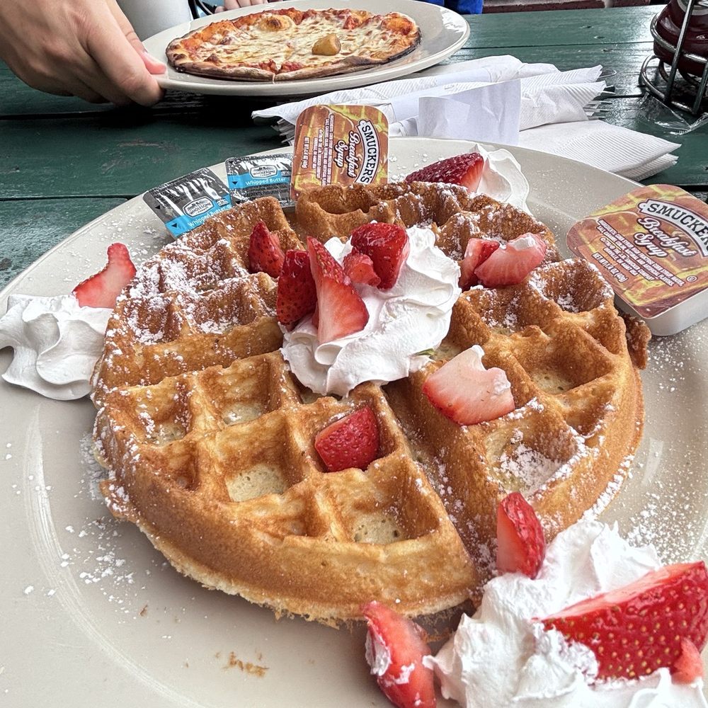 Boondoggles Pub - Waffle - Bars Near Me - El Lago, Texas