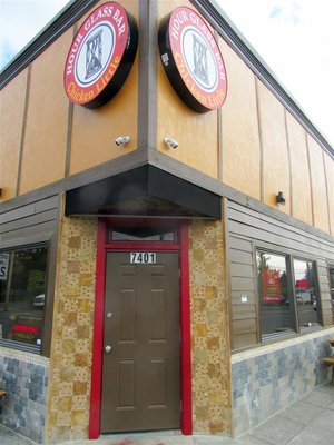 Hour Glass Pub & Eatery by null