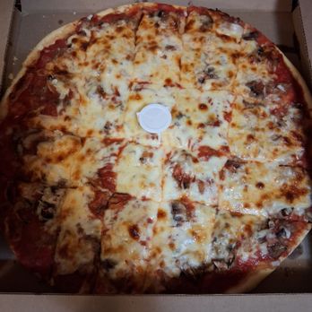 Gianna's Pizza - Thin crust Sausage, Mushroom and Onion pizza. Delicious and a tasty crust makes it extra good. - Pizza Near Me - Chicago, Illinois